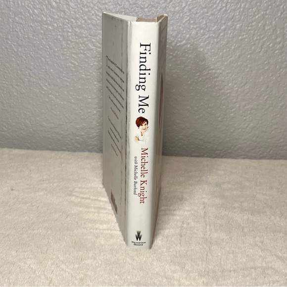 Finding Me : A Decade of Darkness, a Life Reclaimed: a Memoir - Picture 2 of 10